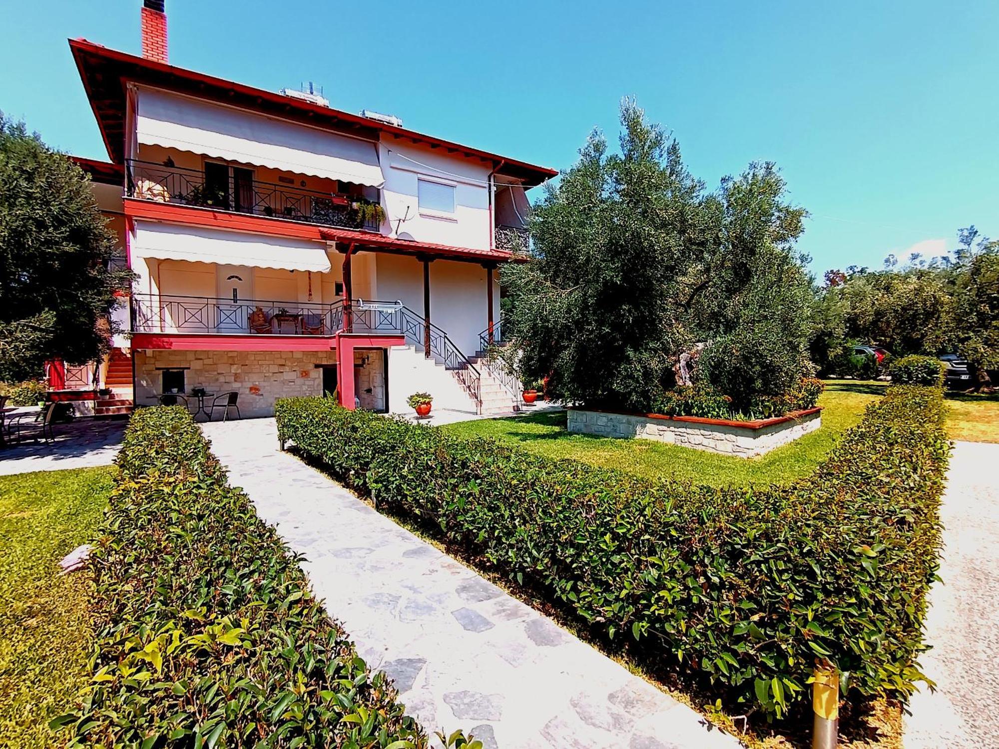 Giorgos Apartments. Skala Fourkas Exterior photo